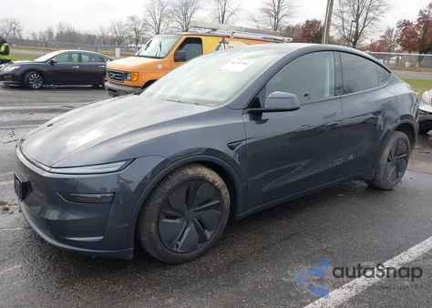 2026 Tesla Model Y Long Range Dual Motor All-Wheel Drive/Long Range Launch Series z USA, uszkodzony, nr VIN 7SAYGDEE2TA470921